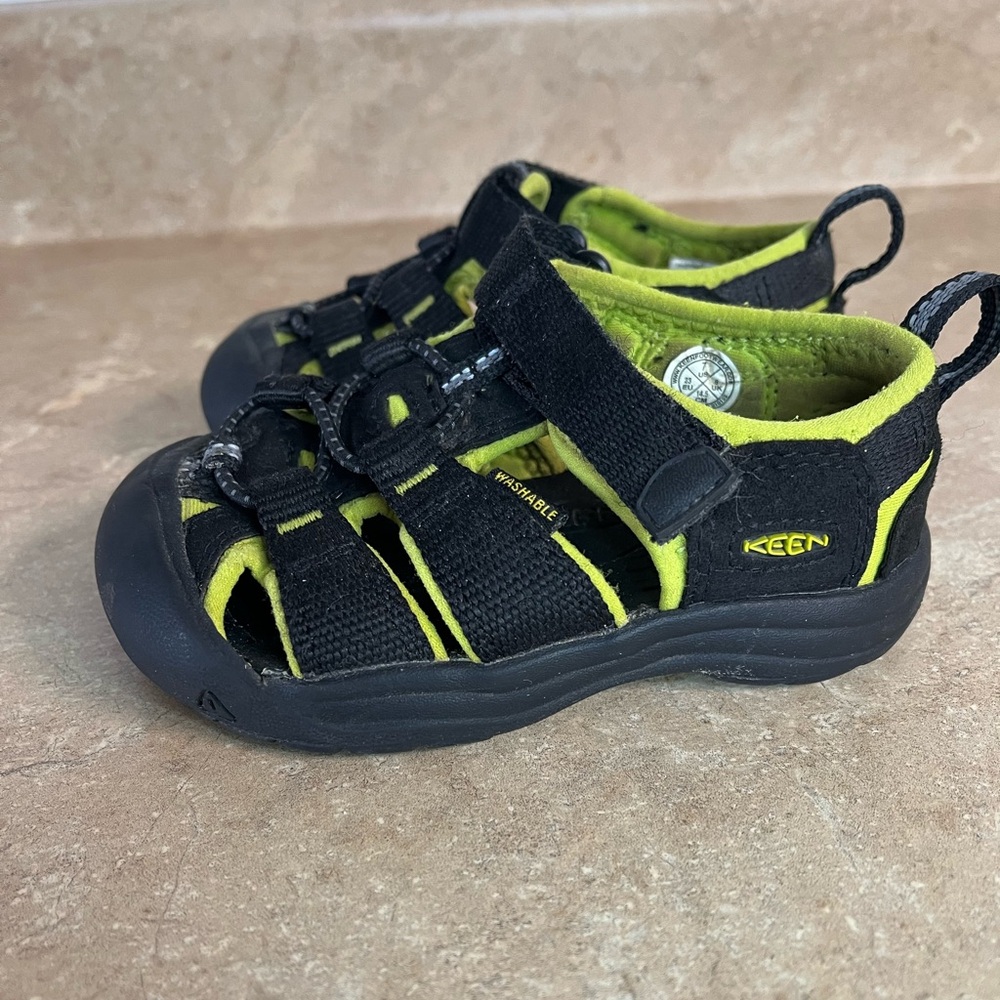 Keen Kids Black and Lime Closed-Toe Water Shoes